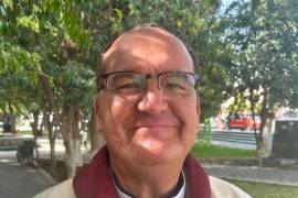 Monseñor Hilario González García encabezó la instalación del padre Evander Adonías como nuevo párroco de San Isidro Labrador en Arteaga, destacando que los cambios pastorales renuevan la fe y la esperanza de la feligresía.