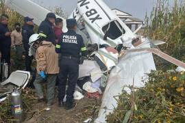 Autoridades del Estado de México investigaban ayer las causas del accidente.