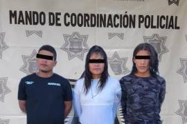 Elementos policiacos aseguraron a los presuntos responsables minutos después del reporte ciudadano.