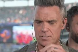 Versión. Robbie Williams desmintió las versiones que circularon en internet y aseguró que el objeto era únicamente una menta para el aliento.