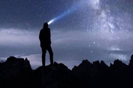 Los asistentes podrán observar el cielo a través de telescopios durante la Noche de Estrellas, un evento nacional que une ciencia y cultura para acercar al público a la astronomía.