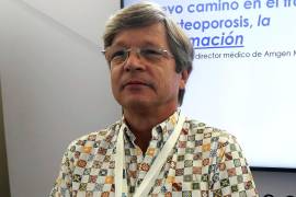 EL director médico de Amgen, el doctor Max Saráchaga durante una entrevista con EFE, en Isla Mujeres (México).