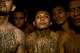 Reclusos en una prisión de El Salvador. En las últimas dos décadas, las prisiones se han convertido en centros de reclutamiento para los carteles y las pandillas de América Latina, dicen los expertos, lo que fortalece su control social.