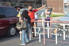 Pugnan porque reinstalen cruces y mural del Casino Royale en Nuevo León