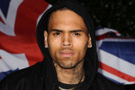 Agentes confiscan mono capuchino a Chris Brown