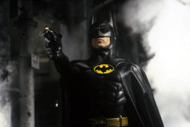 Michael Keaton amenaza a Putin con vestirse de Batman