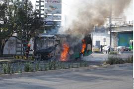 La muerte del narcotraficante desató una ola de violencia y ataques a comercios, quemas de vehículos y bloqueos viales en al menos siete estados del país.