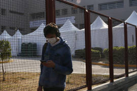 ‘Contagios de coronavirus se saldría de las manos en México, depende de quedarse en casa’