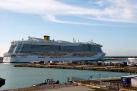 Italia bloquea a 6 mil pasajeros en crucero por posibles casos de coronavirus