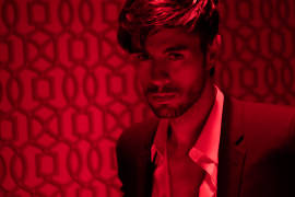 Estrena Enrique Iglesias su nuevo sencillo: &quot;El baño”