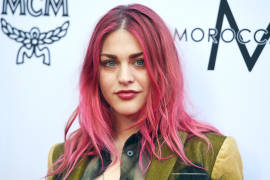 Tras divorcio, hija de Kurt Cobain pierde la guitarra de su padre