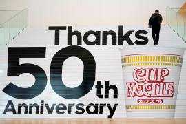 “Cup Noodle”, fideos instantáneos que se comen en un vaso, celebra su 50 aniversario. EFE/EPA/Franck Robichon