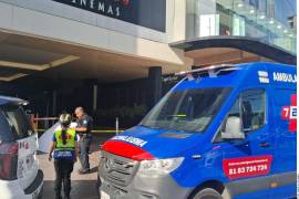 La Fiscalía de Nuevo León identificó como Yoalitzi, Lizbeth Juárez Cabrera y Roberto Eduardo Caballero a la pareja que murió ayer en las instalaciones del hotel Safi y el Metroplitan Center.