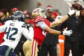 El jugador de la NFL que corrió de la rueda de prensa para ir a ver las luchas