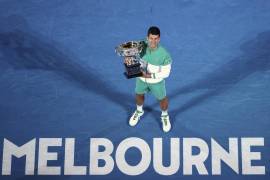 Novak Djokovic derrotó al ruso Daniil Medvedev en la Final del Abierto de Australia, en Melbourne, en 2021, pero todo indica que no podrá defender su título.