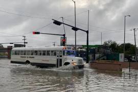 El ejército mexicano activó el plan DN-III para rescatar a familias cuyos hogares quedaron bajo el agua por las inundaciones