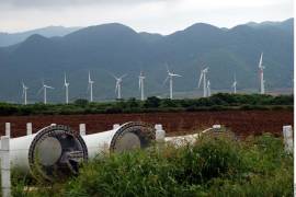 En la convocatoria de contratos mixtos, CFE planteÛ requerimientos por 6 mil 500 megawatts para las siete centrales regionales en que divide al PaÌs, de los cuales 3 mil 550 MW deben ser generaciÛn fotovoltaica, 2 mil 850 MW eólica y 100 MW termosolar.