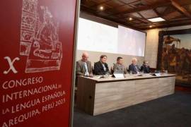 En paralelo, en la Biblioteca Regional Mario Vargas Llosa, otra mesa de discusión se centró en un problema que erosiona la credibilidad global: las fake news.