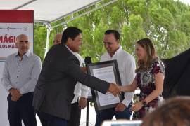 Miguel Torruco Marqués, secretario de Turismo del Gobierno Federal, entregó la ratificación del nombramiento de Pueblo Mágico a las autoridades de Coahuila.