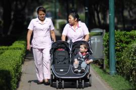 Las mujeres aportaron a su hogar el equivalente a 86 mil 971 pesos anuales por el trabajo no remunerado en labores domésticas y de cuidados que realizan. FOTO: CUARTOSCURO.