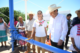 “Las mamás damos todo por nuestros hijos”, dijo la presidenta al felicitar a madres migrantes, trabajadoras y adultas mayores.