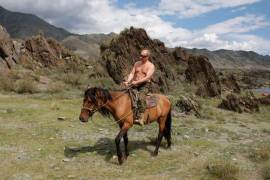Su homólogo canadiense, Justin Trudeau, bromeó diciendo que podrían intentar hacer coincidir las infames fotografías del torso desnudo de Putin de 2009 con una “exhibición de montar a caballo con el torso desnudo”