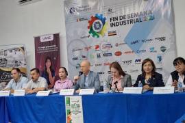 Alejandro Gutiérrez, presidente de Canacintra Torreón, durante el anuncio del Fin de Semana Industrial 2024, que promete ser una celebración destacada en el ámbito empresarial.