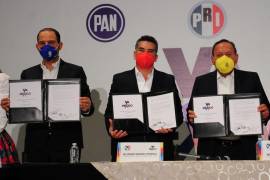 Los dirigentes nacionales del PRI, PAN y PRD, Alejandro Moreno, Marko Cortés y Jesús Zambrano, que encabezan la alianza Va Por México.