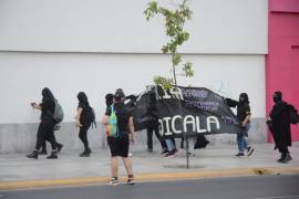 La marcha “Luto Nacional” comenzó con una concentración en la Explanada y luego tomaron las calles del centro de Monterrey