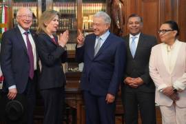 El Presidente de México, Andrés Manuel López Obrador, sostuvo una reunión, en Palacio Nacional, con Elizabeth Sherwood, asesora de seguridad en la Casa Blanca, a petición del Presidente de Estados Unidos, Joe Biden.