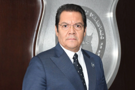 El padre, Leonel Díaz Rogel, desde la Fiscalía Anticorrupción, y el hijo, Leonel Díaz Grajales, desde la Comisión de Atención a Víctimas se coludieron para beneficiar expedientes específicos de víctimas y obtener ganancias económicas.