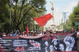 La marcha de los maestros integrantes de la CNTE, salió del Ángel de la Independencia, el trayecto duró alrededor de 4 horas; provocó distintos cierres viales hasta que llegó al Zócalo.