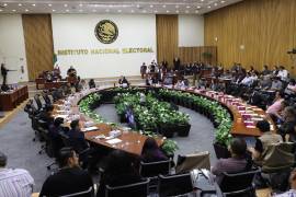 Consejeros urgieron a la intervención del INE ante el riesgo de que se rompa la equidad de la contienda, alertando que Morena iniciará el registro de aspirantes este 22 de junio sin reglas claras.