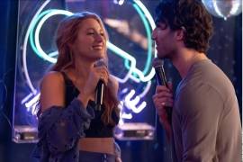 El juez señaló que Lively (izq.) puede presentar demanda por represalias contra la productora de Justin (der.), Wayfarer Studios, así como demanda contractual y otra por complicidad contra varios demandados.