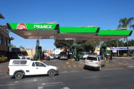 Pemex reportó ventas de gasolinas por 110 mil 867 millones de pesos, alrededor de mil 500 millones menos que el mismo periodo de 2025, lo que significó una baja de 1.3 por ciento.