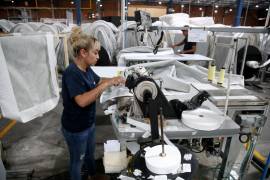 El sitio advierte que la participación de las mujeres en el mercado laboral en México ha cambiado poco en los últimos 20 años: de 41.4 por ciento en 2005 a 43.9 en 2015 y a 45.7 en 2025.