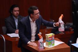 El ex candidato presidencial explicó que el partido guinda al tener control de las Aduanas permitió que un buque atracara con millones de litros de diesel en vez de lubricantes.