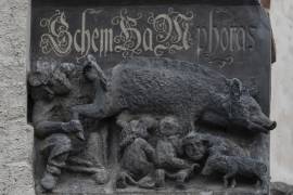 La escultura llamada ‘Judensau’ o ‘cerdo judío’ se muestra en la fachada de la Stadtkirche, la iglesia de la ciudad, en Wittenberg, Alemania.