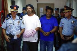 Ronaldinho pidió arresto domiciliario en una mansión y se lo negaron