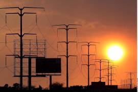 Fin a tarifas preferenciales de autoabasto encarecerá la energía para industrias y trasladará costos al consumidor final.