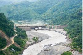 Hay una afectación doble con la baja disponibilidad de agua, porque si las presas no tienen el caudal suficiente la generación de energía eléctrica baja al tenerse que distribuir para su uso en las ciudades.