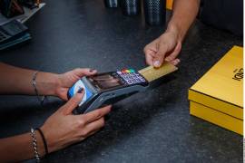 El financiamiento mediante plásticos bancarios alcanzó los 693 mil 618 millones de pesos en junio.