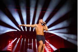 Fiesta. Dan Reynolds encendió el ambiente del FIFA Fan Fest de Monterrey ante una multitud que abarrotó el Parque Fundidora.