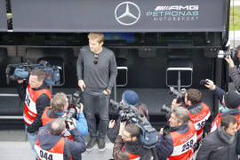 Rosberg visitó los pits