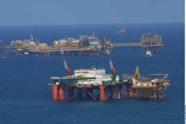 La falta de inversión en proyectos de gas no convencional abre el debate sobre cambios fiscales para atraer capital privado al sector energético.