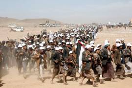 “Los hutíes intentarán acceder al Mar Rojo y, si lo consiguen, intentarán atacar a los barcos”, declaró Afrah al-Zouba, ministra de Asuntos Exteriores designada del gobierno yemení reconocido internacionalmente.