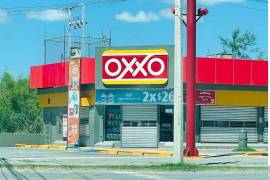 Luego de que el viernes cerraron ante las extorsiones del crimen organizado, las tiendas Oxxo en este municipio fronterizo, conurbado a Reynosa, Tamaulipas, reabrieron ayer sus puertas.