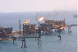 Actualmente lo que tiene Pemex en su plan es un ensayo, con producción de corto plazo de alrededor de 100 mil pies cúbicos diarios, pero para alcanzar los 5 mil millones de su meta los proyectos deben ser de largo plazo, en campos no convencionales.