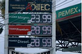 Ante el alza en los combustibles, el Gobierno Federal busca acuerdos con distribuidores para fijar precios máximos voluntarios y aumentar el estímulo fiscal.