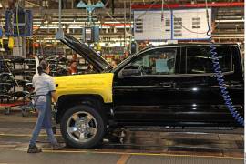 En México empresas y sindicatos están negociando paros técnicos ante la imposición de aranceles por parte de Estados Unidos con la finalidad de evitar despidos en plantas del sector automotriz, advirtió en conferencia Tereso Medina, líder de la CTM en Coahuila.